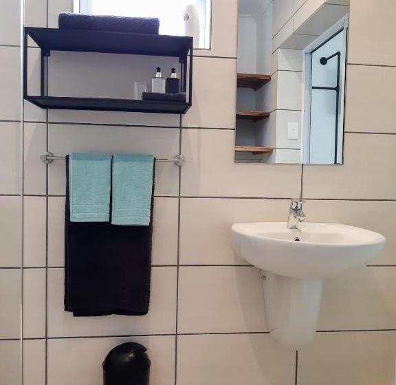 اتاق اکونومی, Hermanus Champagne Accommodation