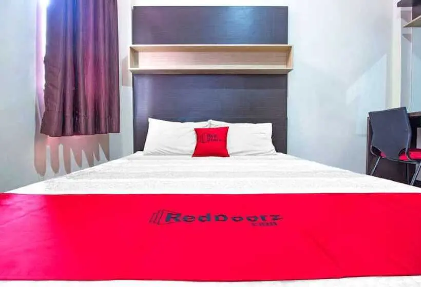 エコノミールーム, Reddoorz Plus Near Isola Upi