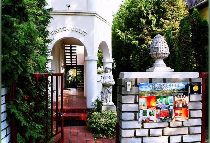 اتاق استاندارد با تراس, White & Quiet Apartment House