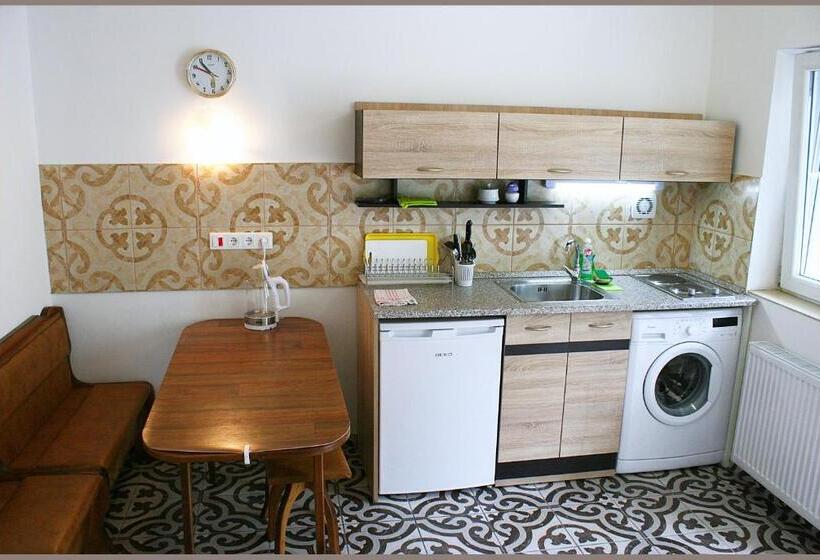 غرفة قياسية سرير كينج, White & Quiet Apartment House