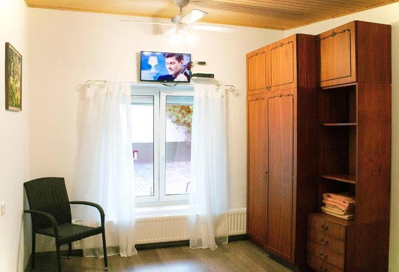 غرفة قياسية سرير كينج, White & Quiet Apartment House