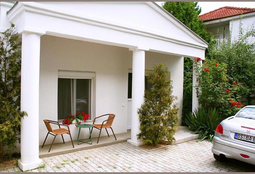 اتاق استاندارد با تخت بزرگ, White & Quiet Apartment House