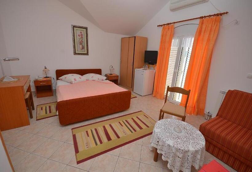 اتاق استاندارد یک تخته با بالکن, Vila Margot