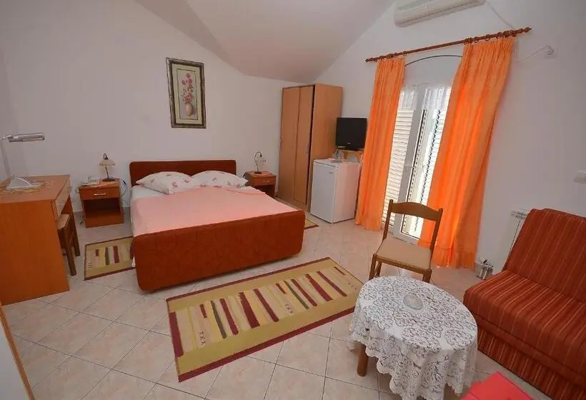 اتاق استاندارد یک تخته با بالکن, Vila Margot