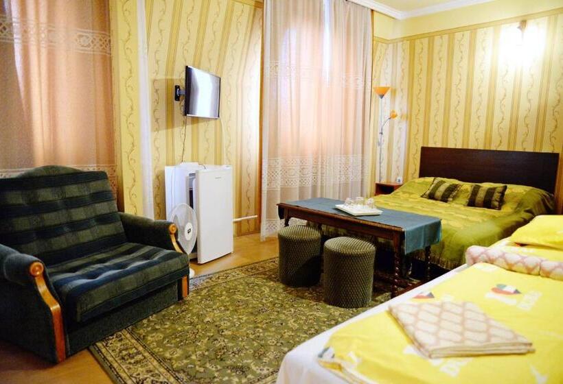 패밀리 룸, Jocó Panzió