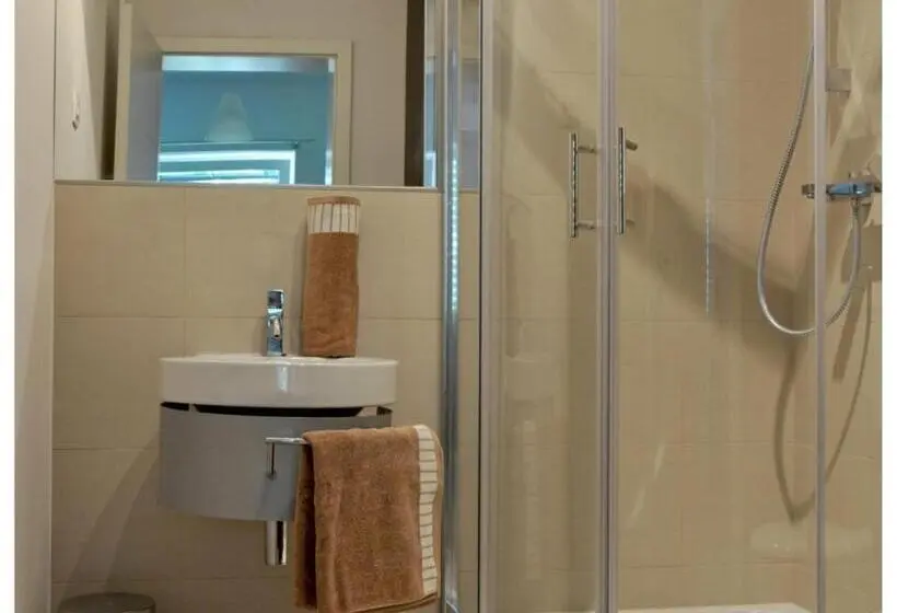 استودیوی استاندارد, Apartments & Rooms Artemus Belveder