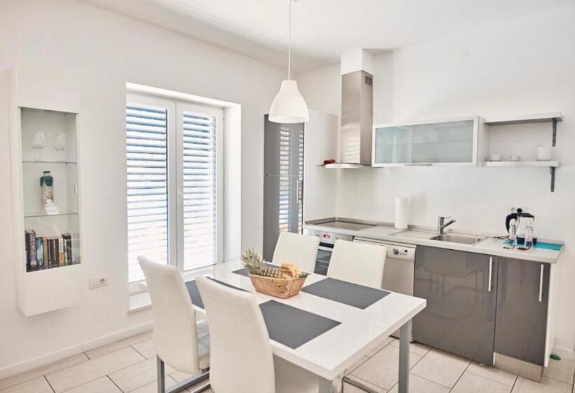 آپارتمان دوبلکس 1 خوابه, Apartments & Rooms Artemus Belveder