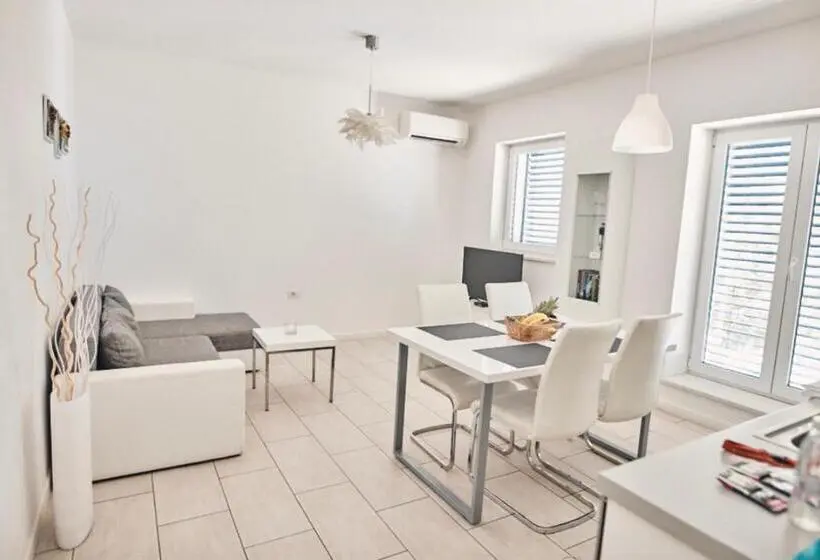 آپارتمان دوبلکس 1 خوابه, Apartments & Rooms Artemus Belveder