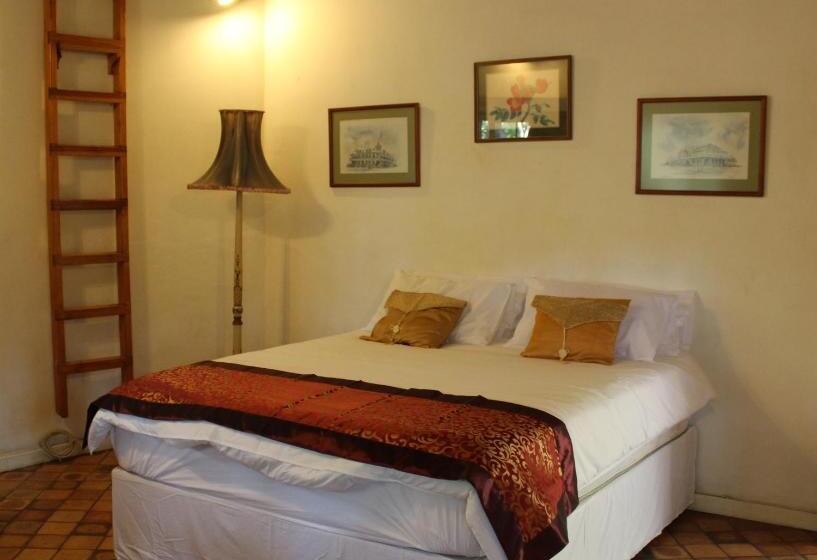 کلبه ییلاقی, Limerick Cottages