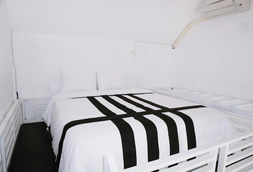 スタンダードスタジオ, Vande Guest House