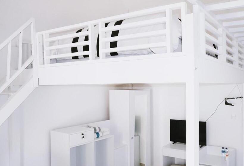 スタンダードスタジオ, Vande Guest House
