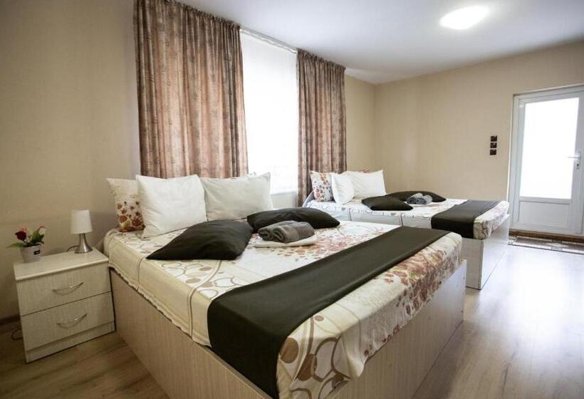 חדר משפתחתי סופריור, Daddy House