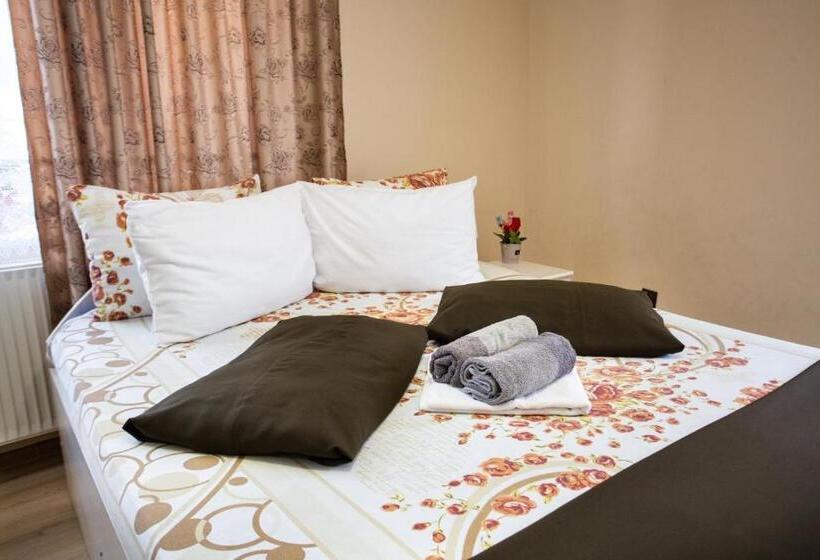اتاق سوپریور خانوادگی, Daddy House