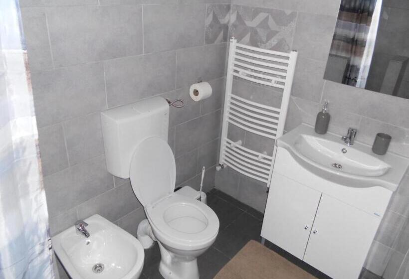 חדר משפחתי, Daddy House