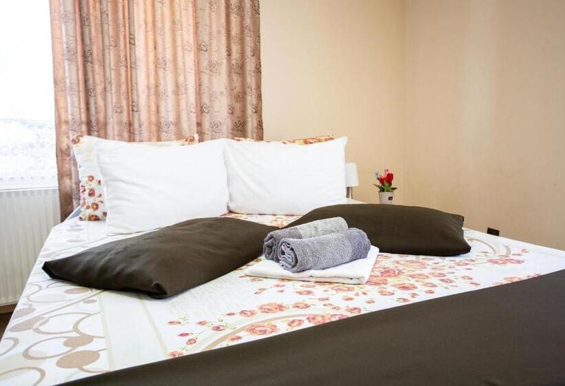 اتاق سوپریور خانوادگی, Daddy House