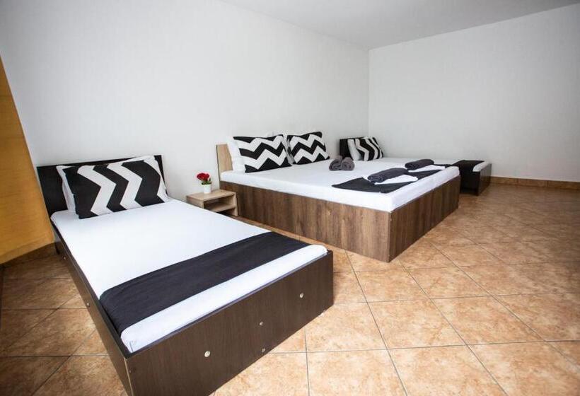 סוויטת ג'וניור, Daddy House