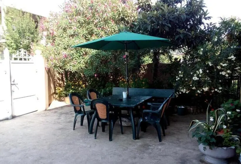 اتاق استاندارد چهار تخته, Gonio Apsaros House