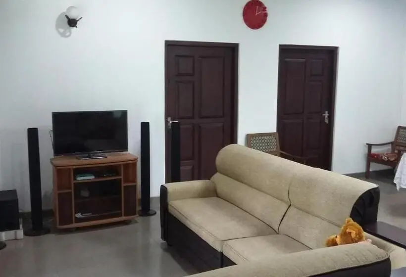 Economy Yhden Hengen Huone, Travel Bird Villa   Foreign Bookings Only