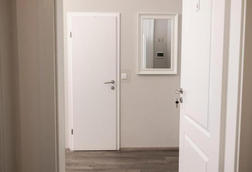 اتاق استاندارد سه نفره, 4flats