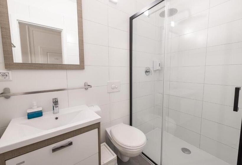 اتاق استاندارد سه نفره, 4flats