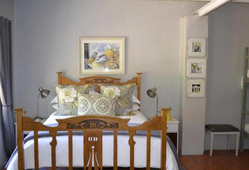 اتاق خانوادگی با چشم‌انداز کوه, Rooiheuwel Cottage