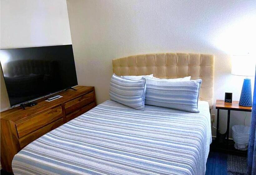 סוויטה, Surf & Sand Inn