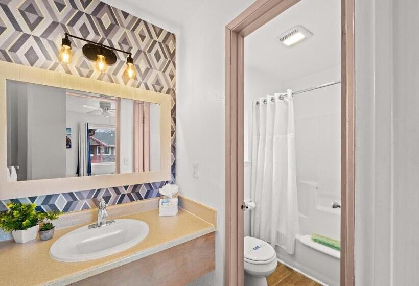 Люкс 2 Спальни, Surf & Sand Inn