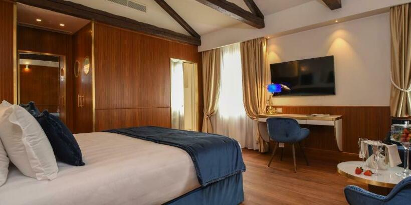 سوییت جونیور, Santa Croce Boutique