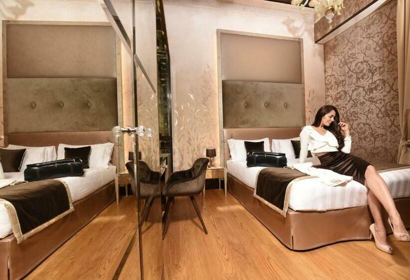 Quarto superior, Santa Croce Boutique