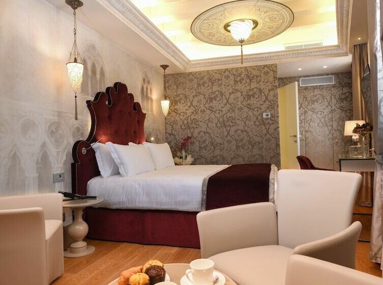 سوییت جونیور, Santa Croce Boutique