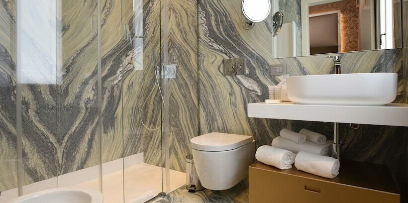 سوییت جونیور, Santa Croce Boutique