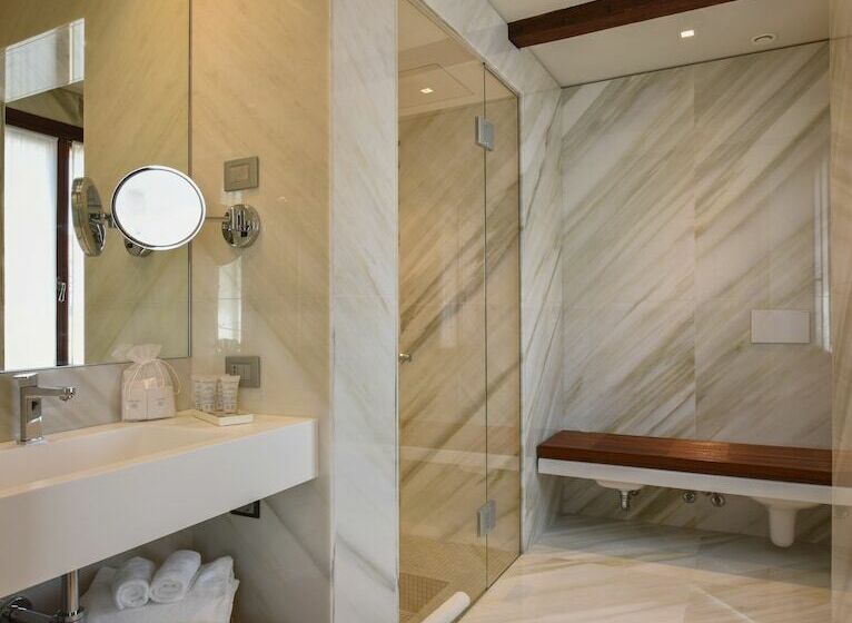 سوییت جونیور, Santa Croce Boutique