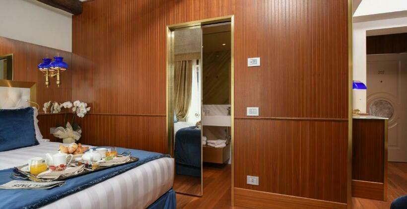 Quarto superior, Santa Croce Boutique