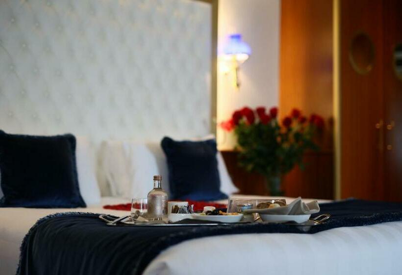 سوییت جونیور, Santa Croce Boutique