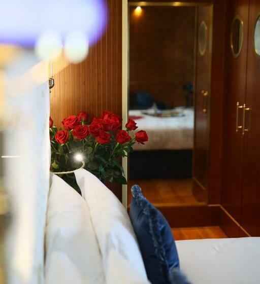 سوییت جونیور, Santa Croce Boutique