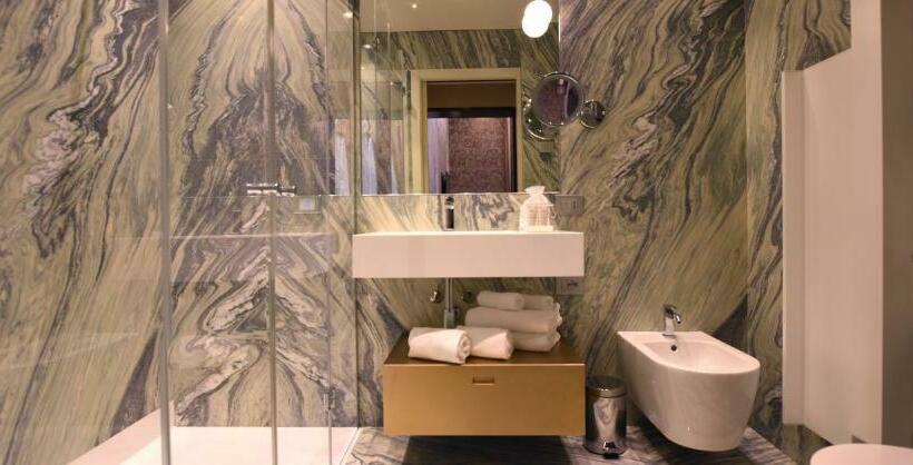 سوییت جونیور, Santa Croce Boutique