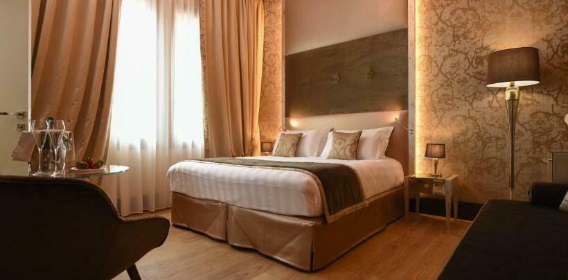 سوییت جونیور, Santa Croce Boutique