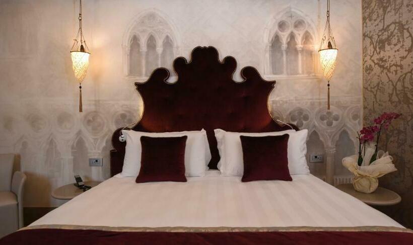 سوییت جونیور, Santa Croce Boutique