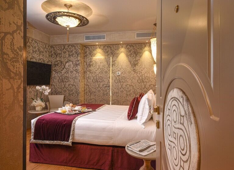 سوییت جونیور, Santa Croce Boutique