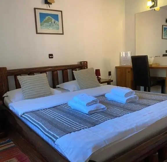 マウンテンビュースタンダードルーム, Guest House Piatra Craiului