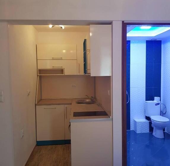 标准工作室, Lombardi Family