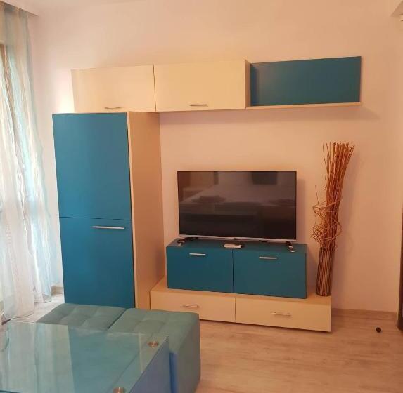 标准工作室, Lombardi Family