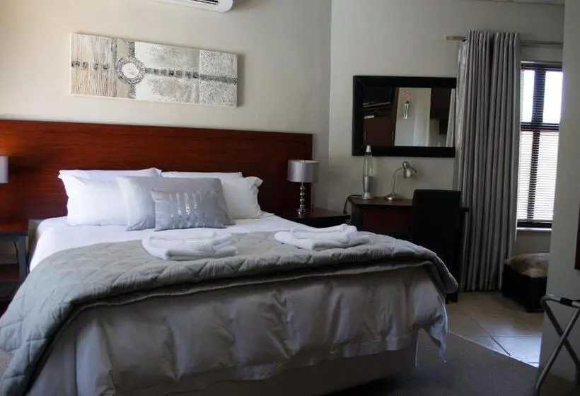 سوییت با چشم‌انداز استخر, A Contempo Guesthouse