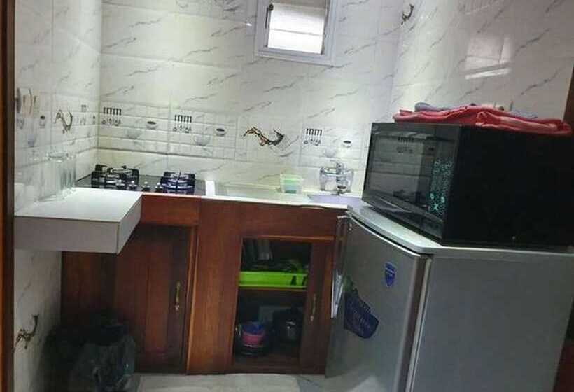 بنگله خانوادگی, Edena Kely