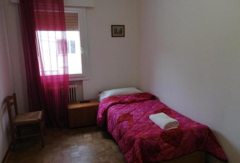 Номер Стандарт Индивидуальный Совместная Ванная, Venice Holiday