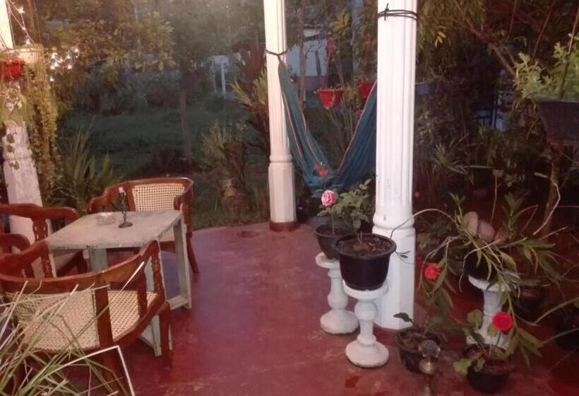 اتاق استاندارد سه نفره, Weligama Villa South