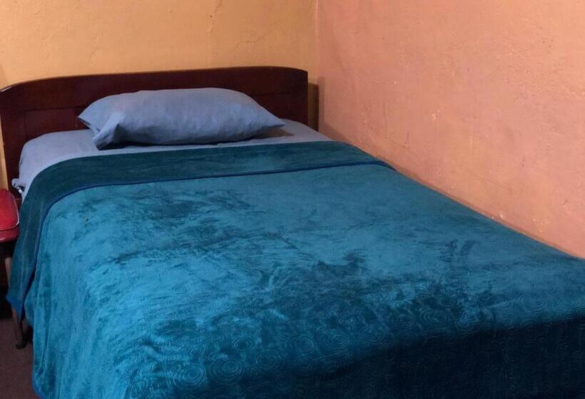 חדר סטנדרטי לארבעה עם חדר אמבטיה משותף, Hostal Pachamama Lodge