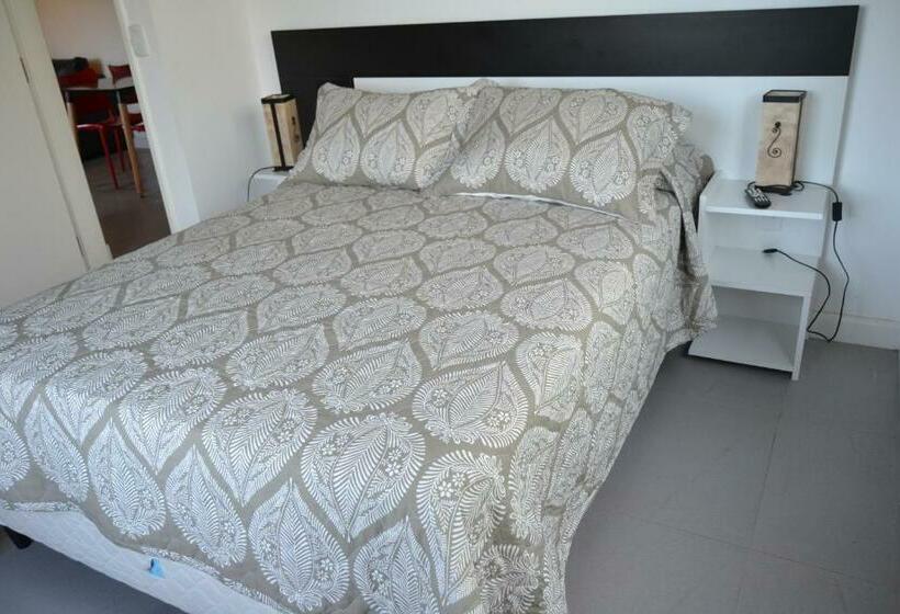 스탠다드 방갈로, Las Candelas