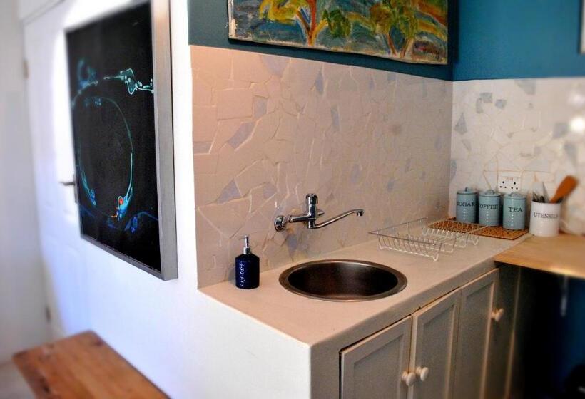 标准间, Skyview Manor