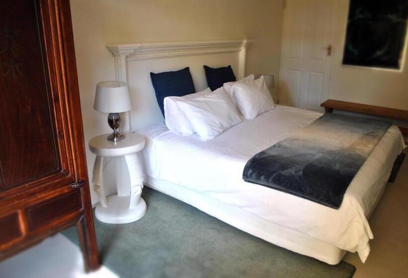 标准间, Skyview Manor